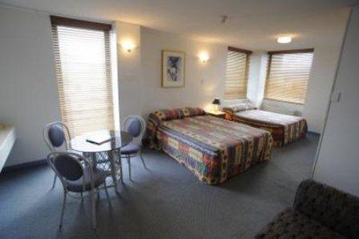 Madison Plaza Townsville Room photo